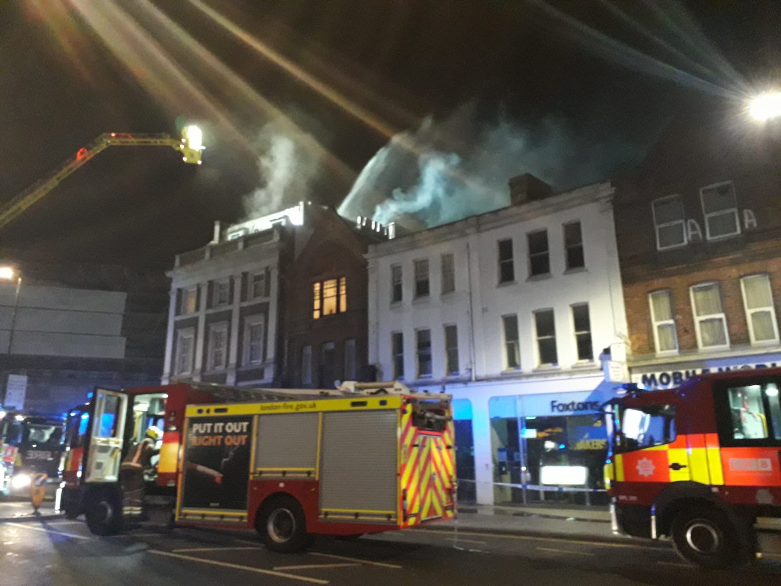 Λονδίνο: Φωτιά σε κτίριο στον κεντρικό δρόμο του Wood Green